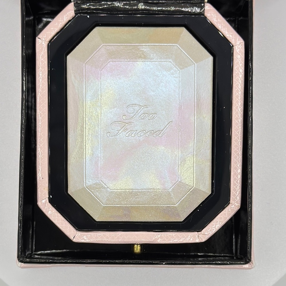 Too Faced Diamond Fire Highlighter - Diamond Fire - Picture 2 of 5